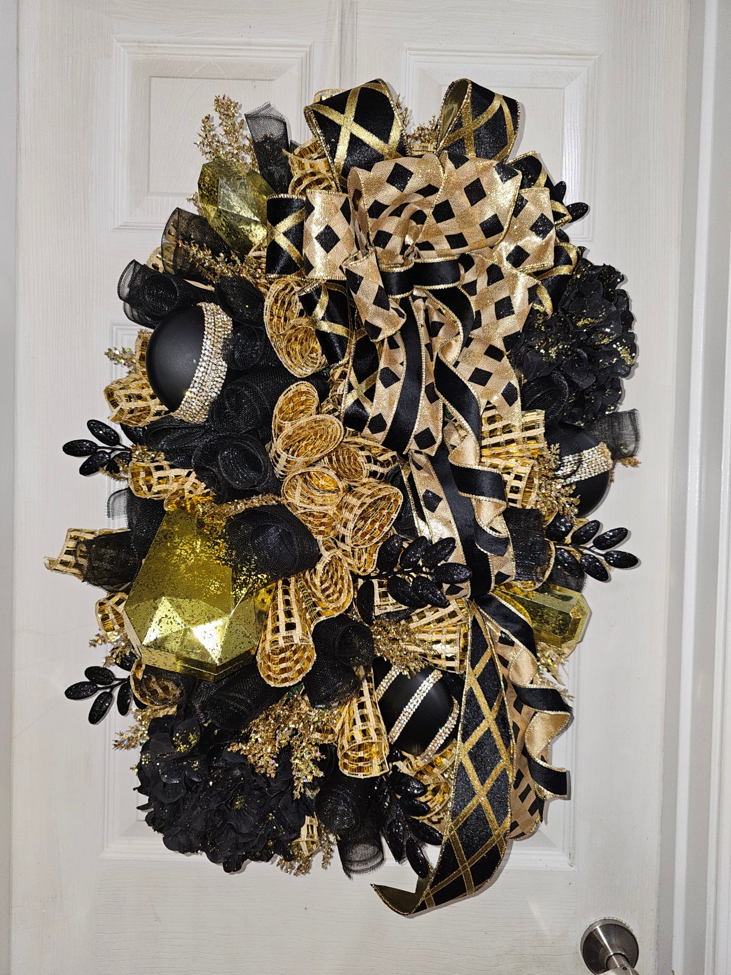 Midnight Luxe Elegance Wreath - Bold Sophistication