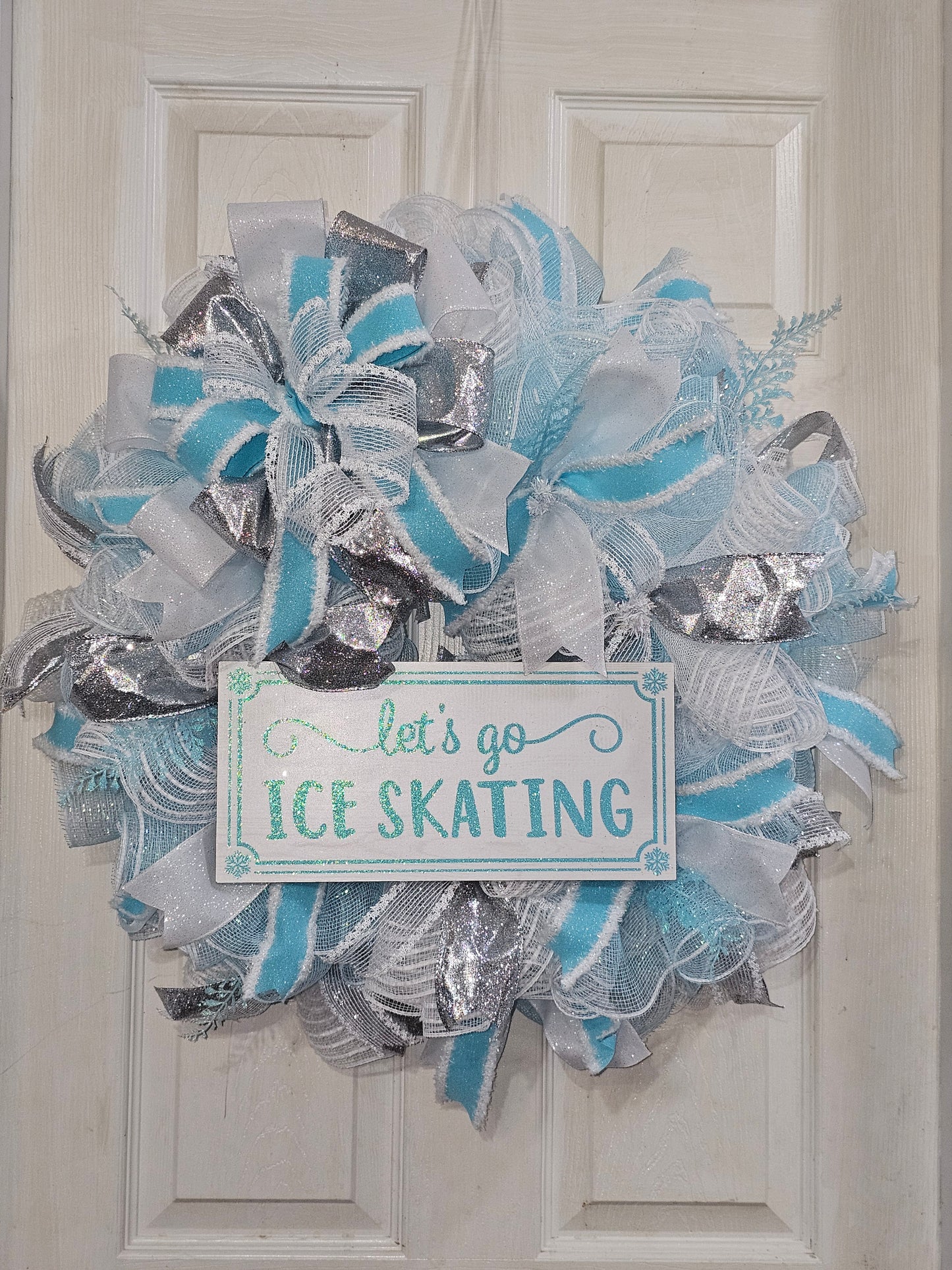 ❄️ Winter Wonderland Ice Skating Wreath ⛸️