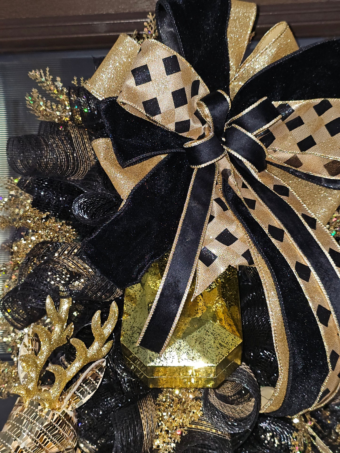 Gilded Elegance Reindeer Swag