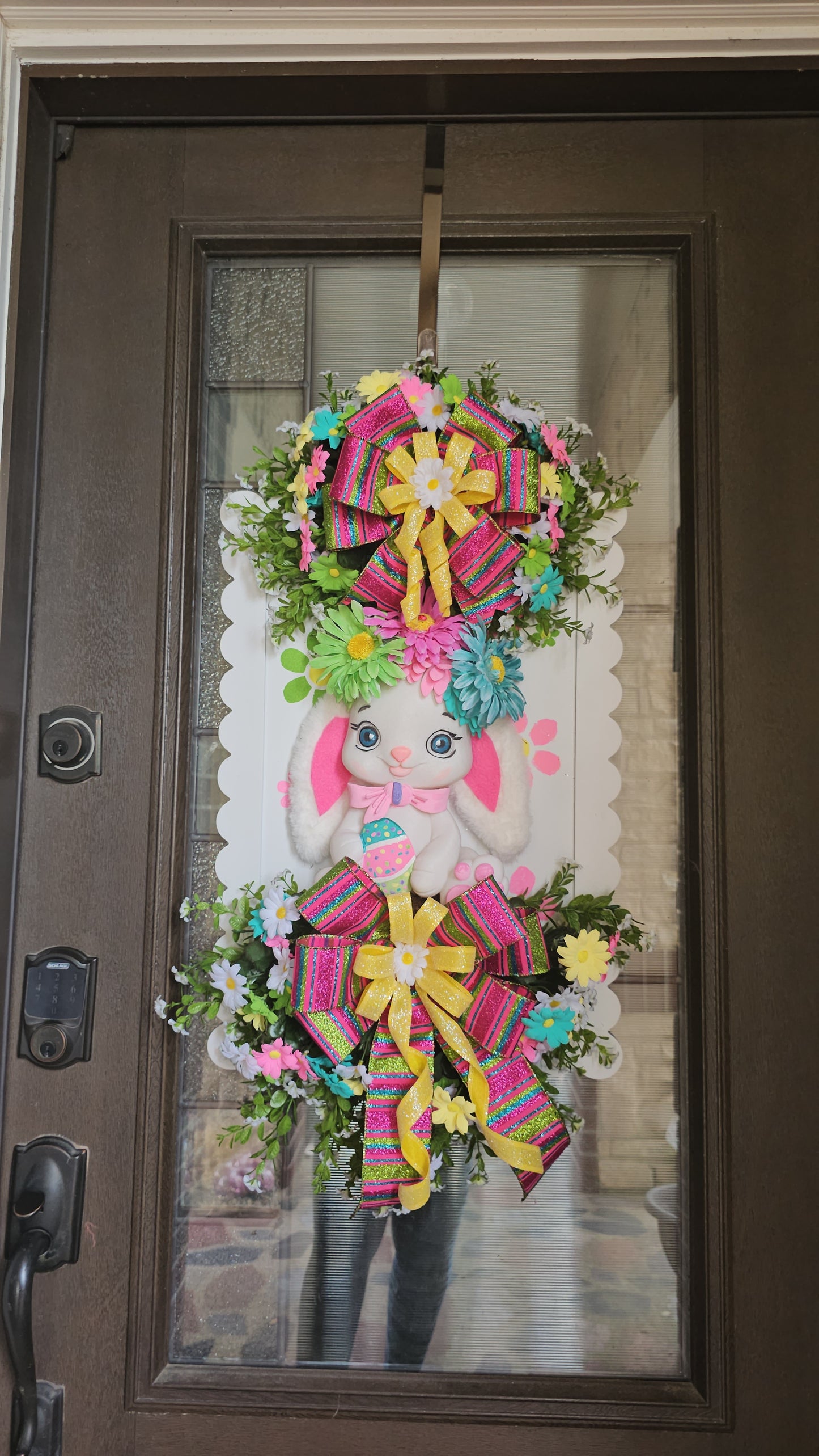 Hoppy Easter Bunny Scallop Door Decor