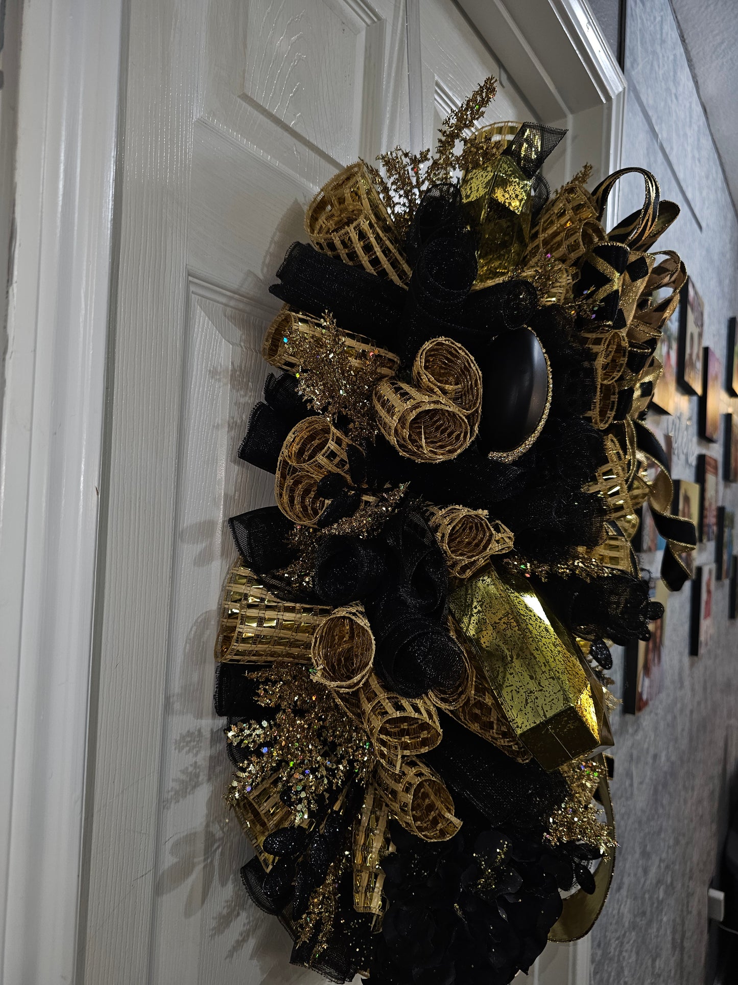 Midnight Luxe Elegance Wreath - Bold Sophistication