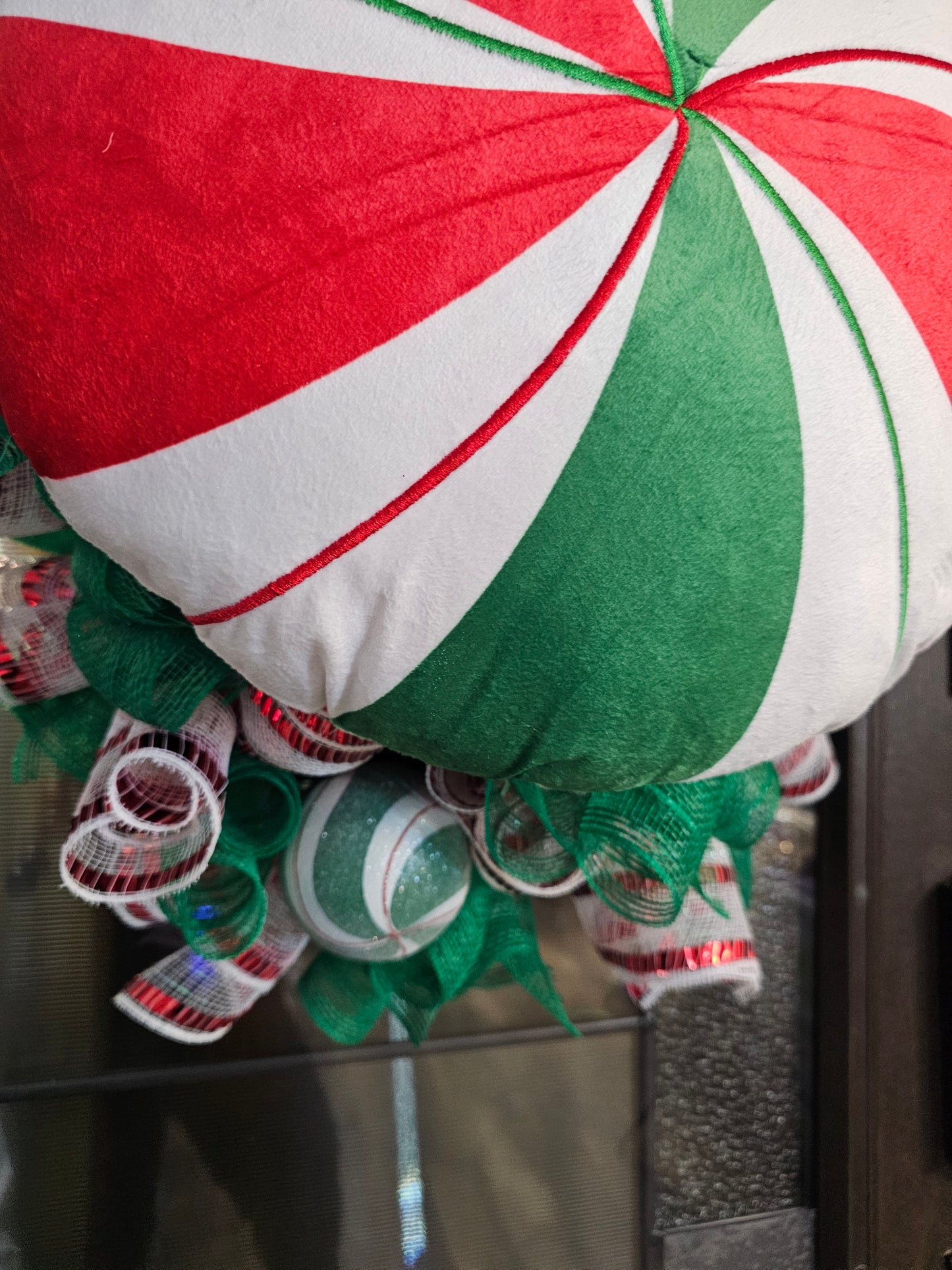 peppermint twist holiday wreath