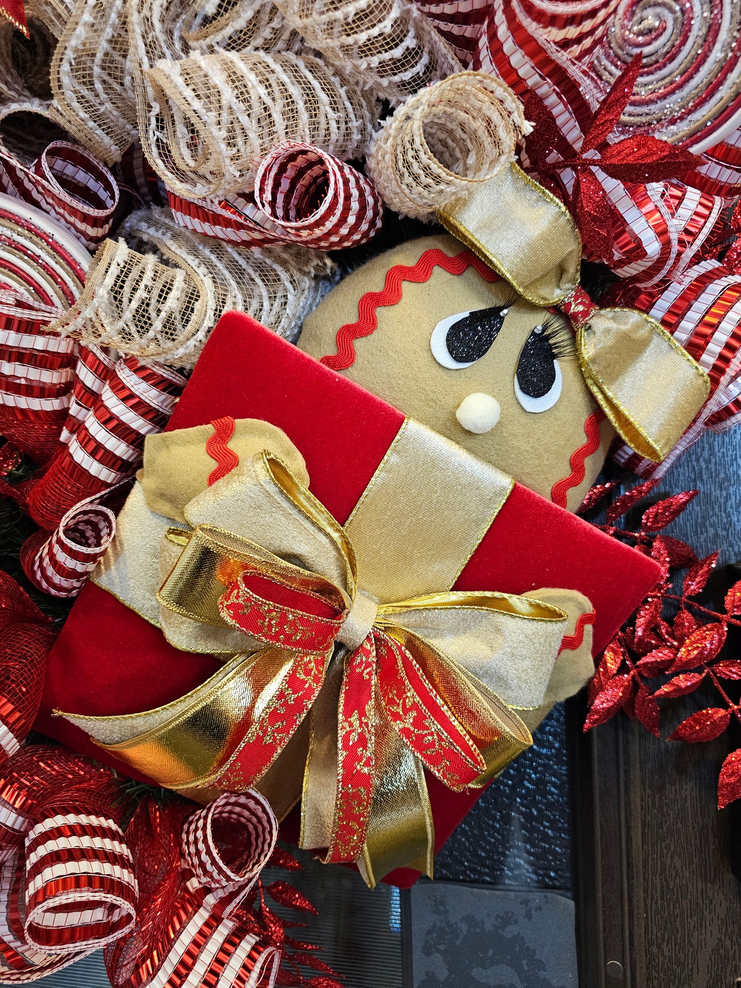 Sweet Holiday Cheer – The “Gingi” Wreath