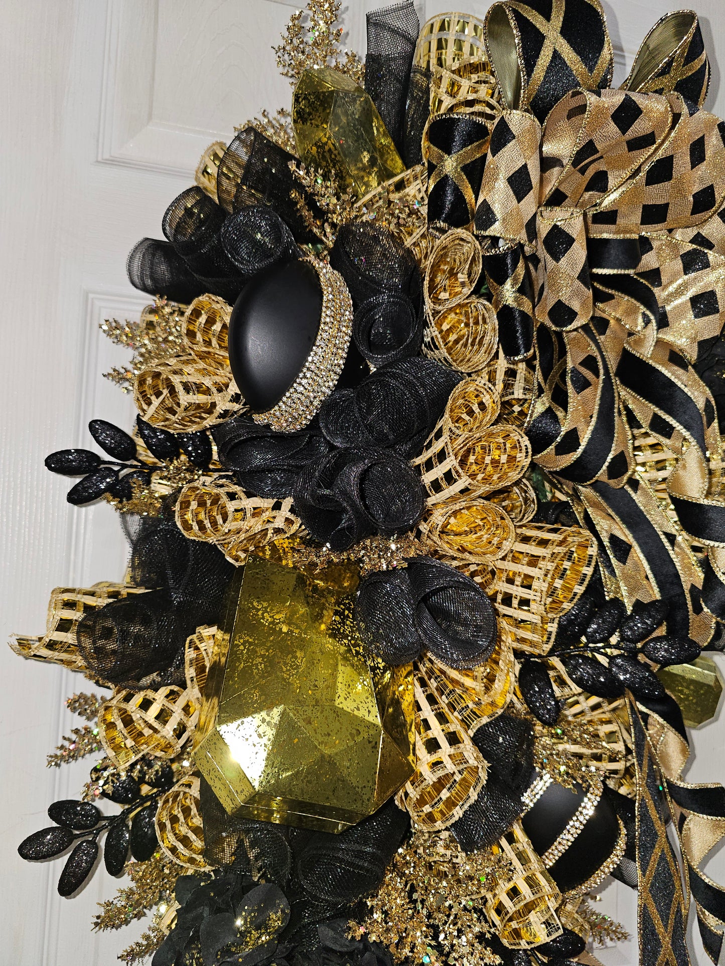 Midnight Luxe Elegance Wreath - Bold Sophistication
