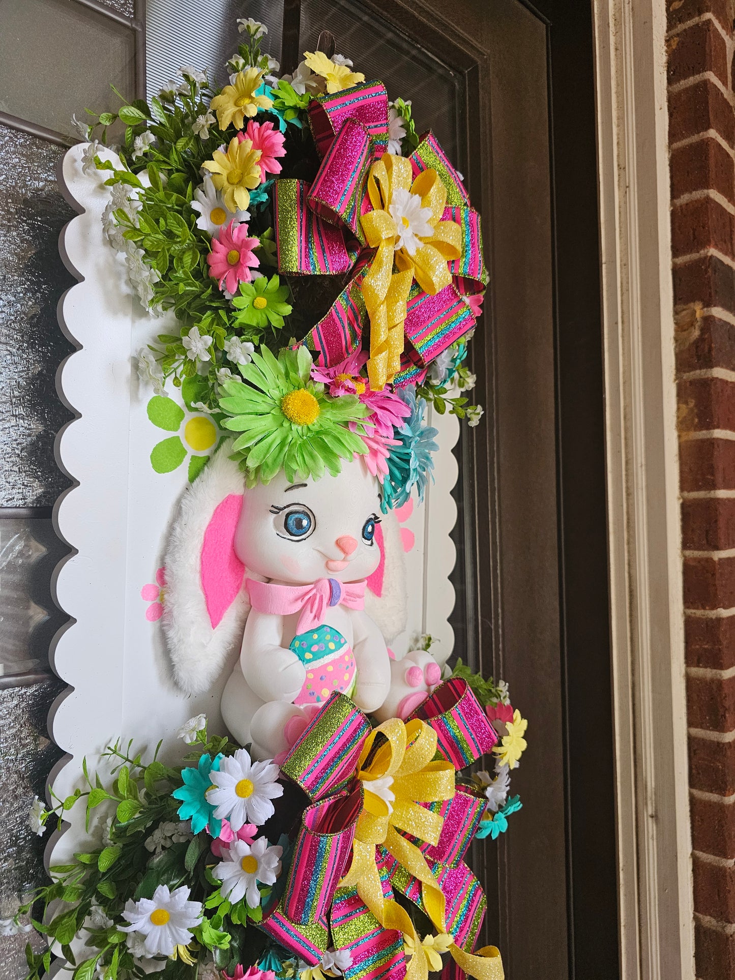 Hoppy Easter Bunny Scallop Door Decor