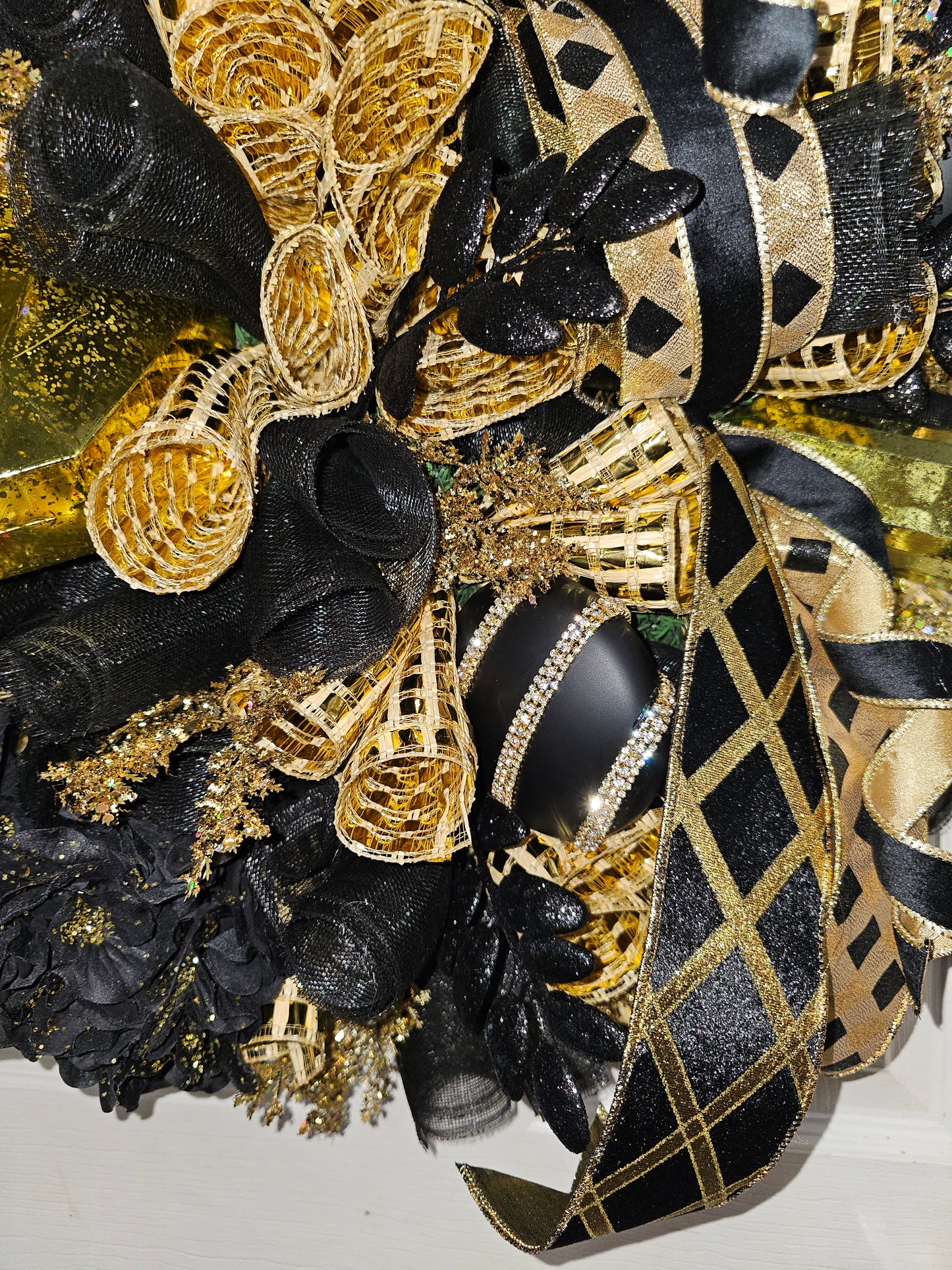 Midnight Luxe Elegance Wreath - Bold Sophistication