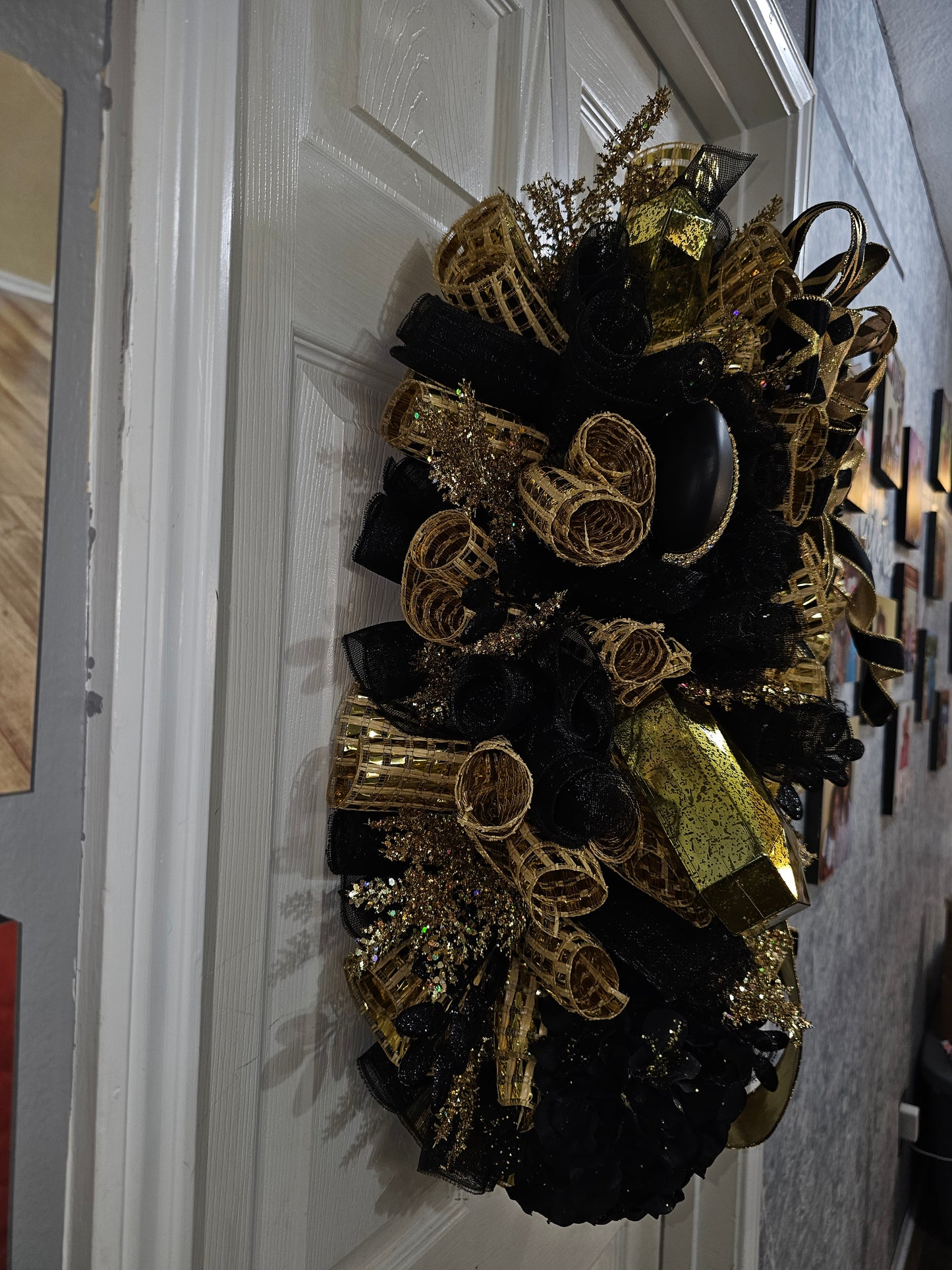 Midnight Luxe Elegance Wreath - Bold Sophistication