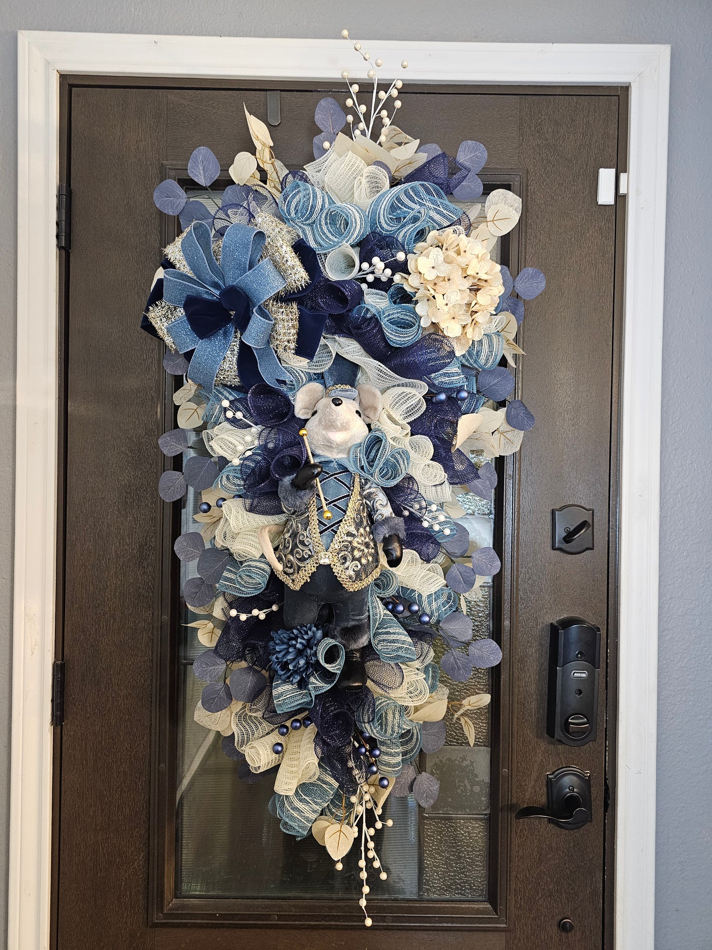 Regal Winter Mouse Swag