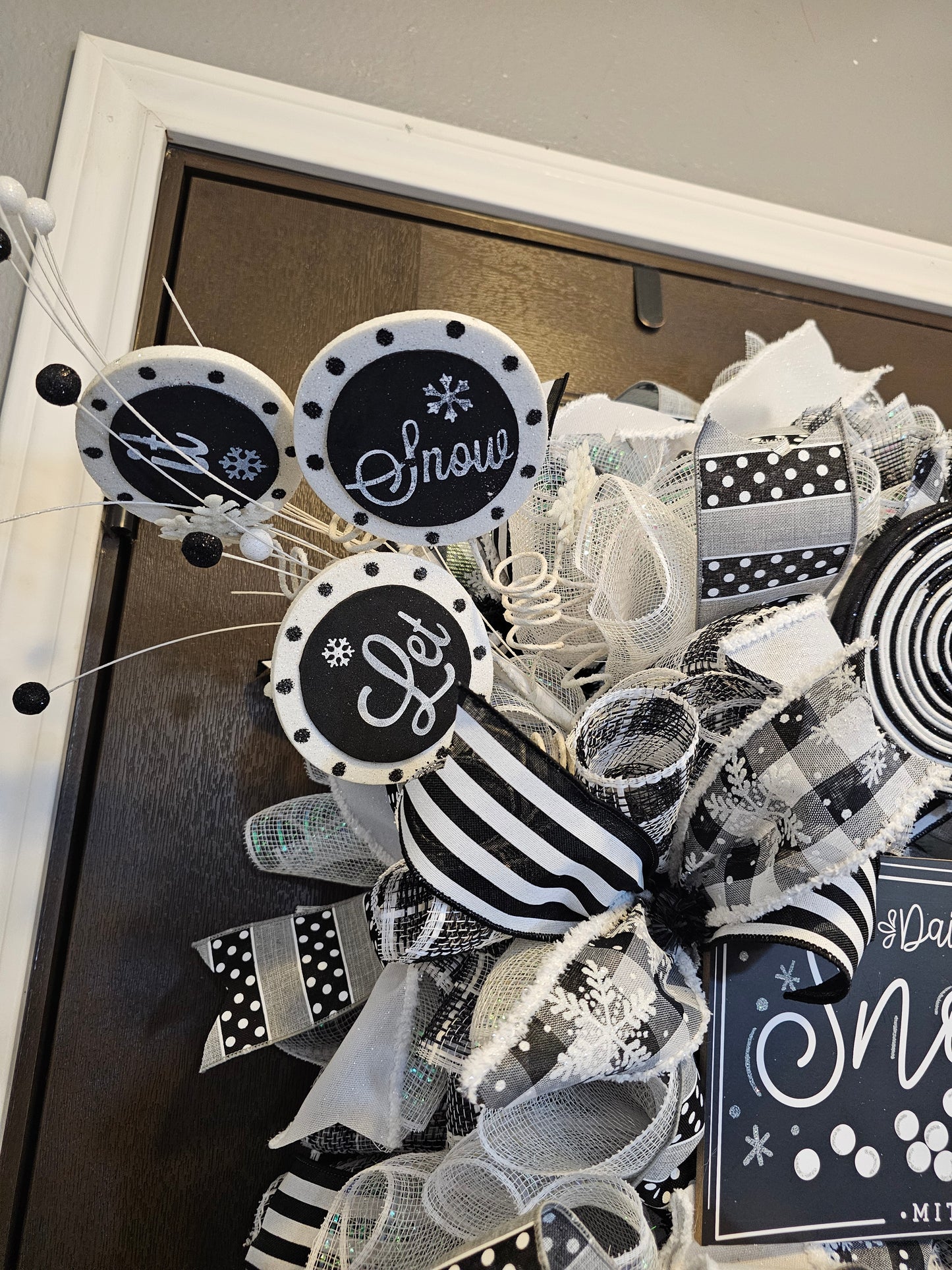 Monochromatic Snowball Fight