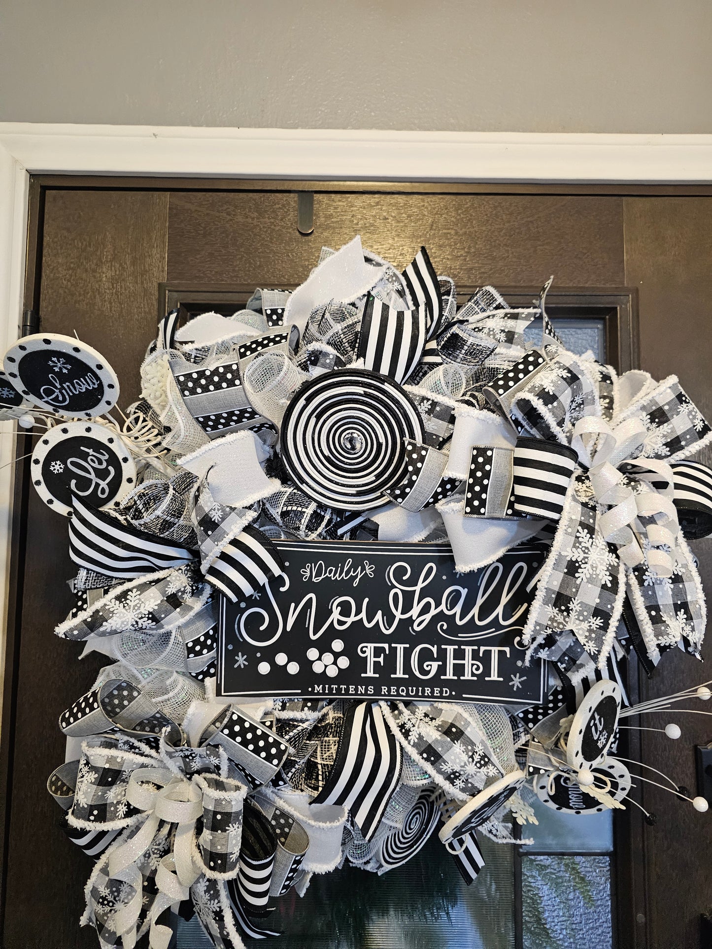 Monochromatic Snowball Fight