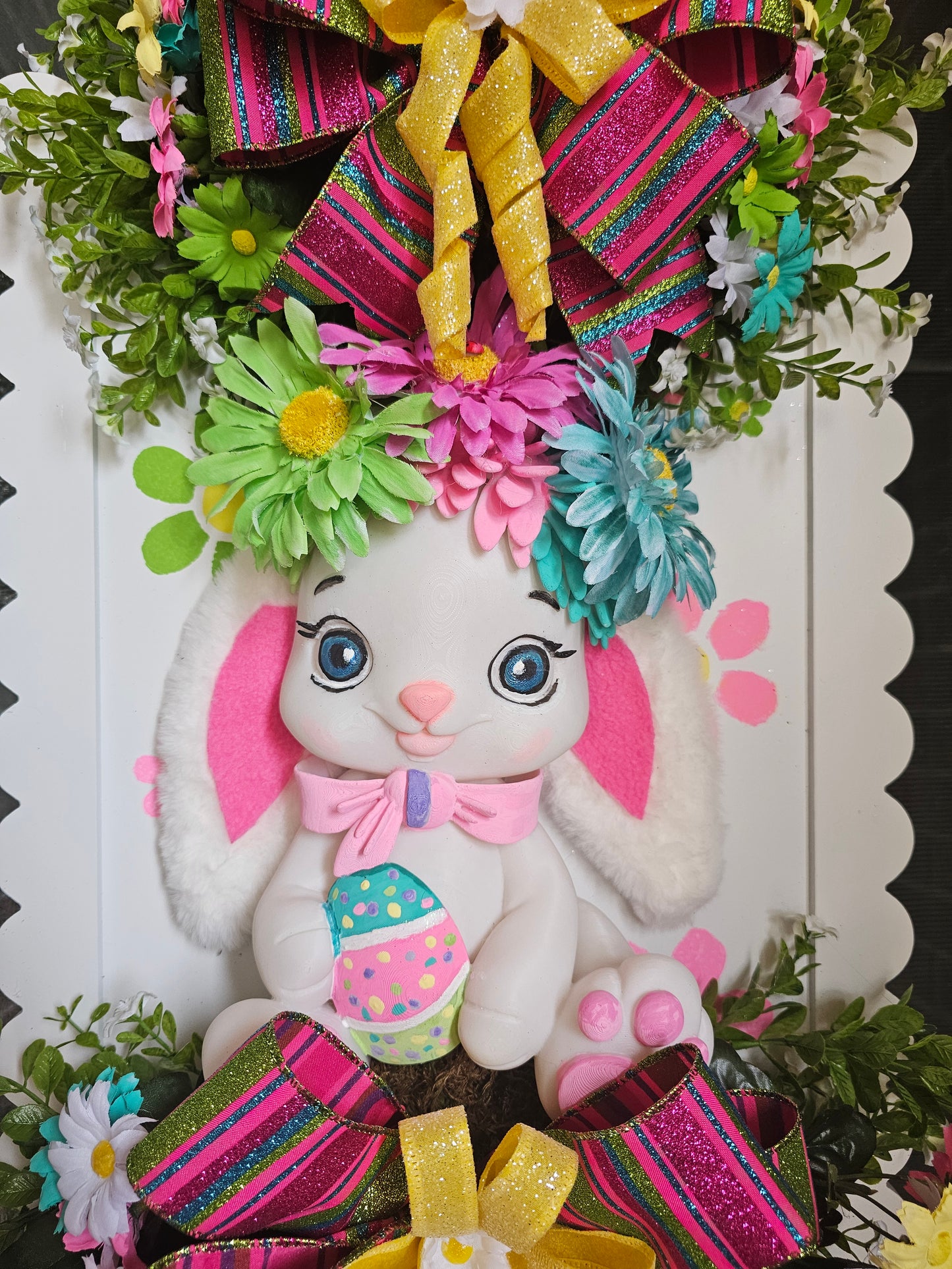 Hoppy Easter Bunny Scallop Door Decor