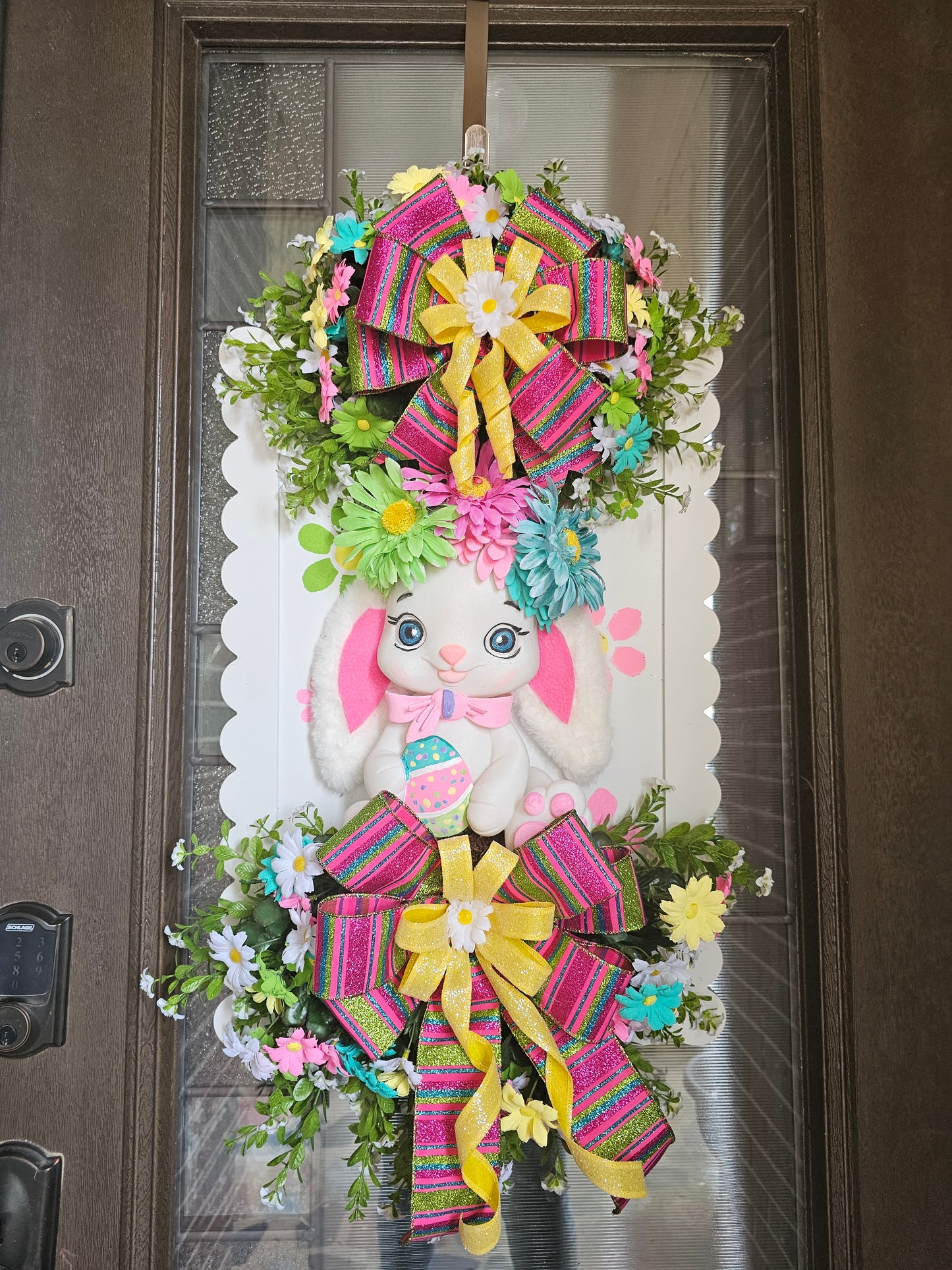 Hoppy Easter Bunny Scallop Door Decor