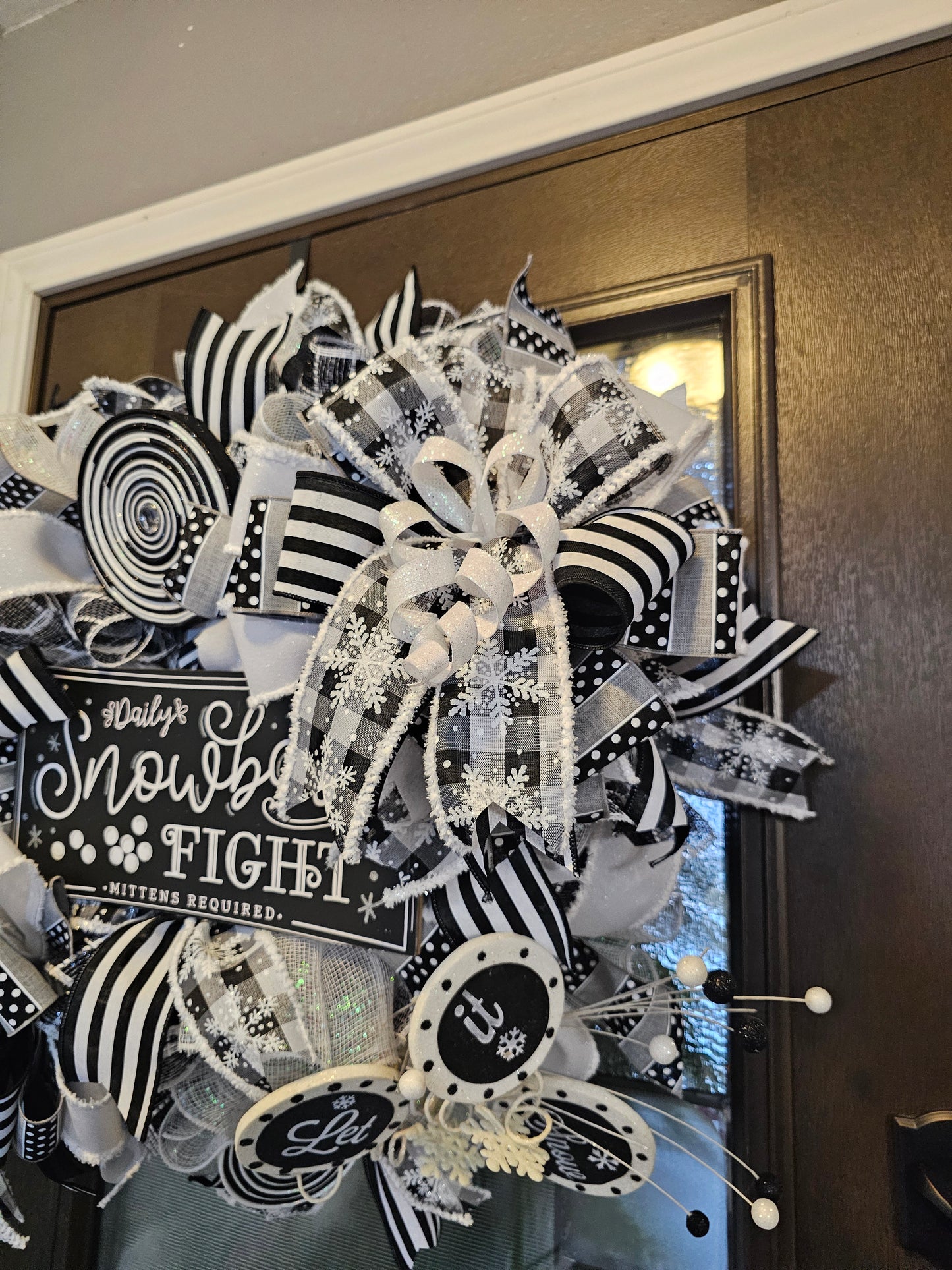 Monochromatic Snowball Fight