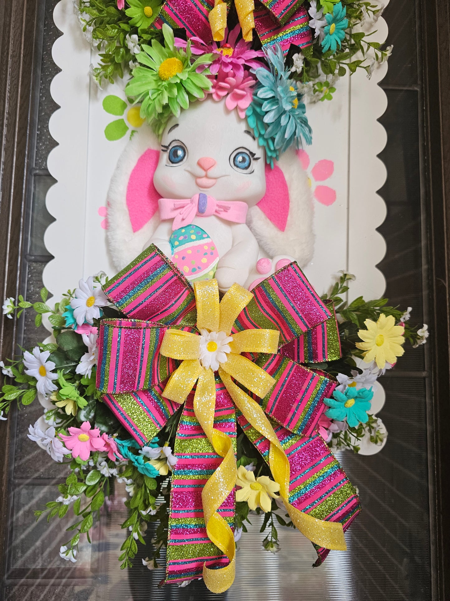 Hoppy Easter Bunny Scallop Door Decor