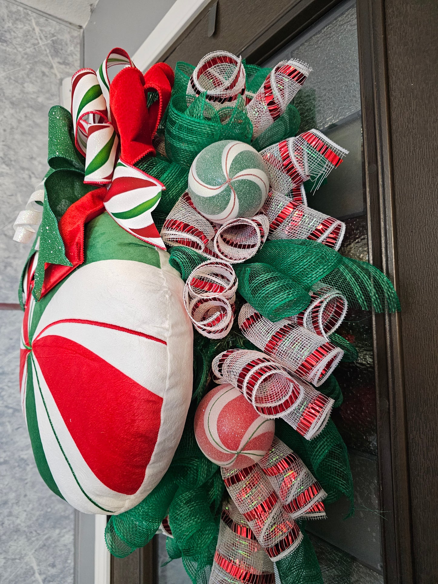 peppermint twist holiday wreath
