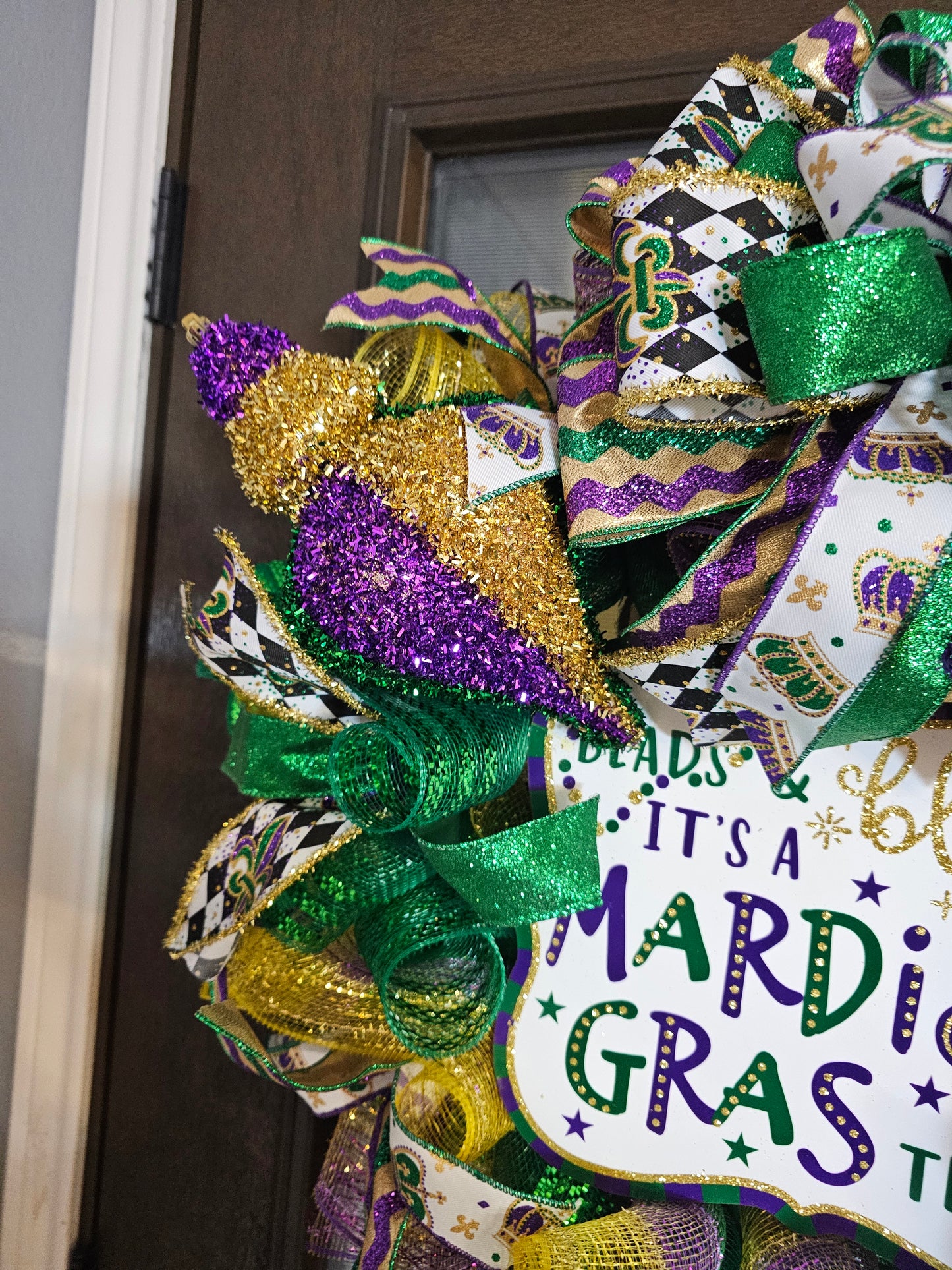 Beads & Bling Mardi Gras Wreath – Festive Purple, Green & Gold Carnival Door Décor