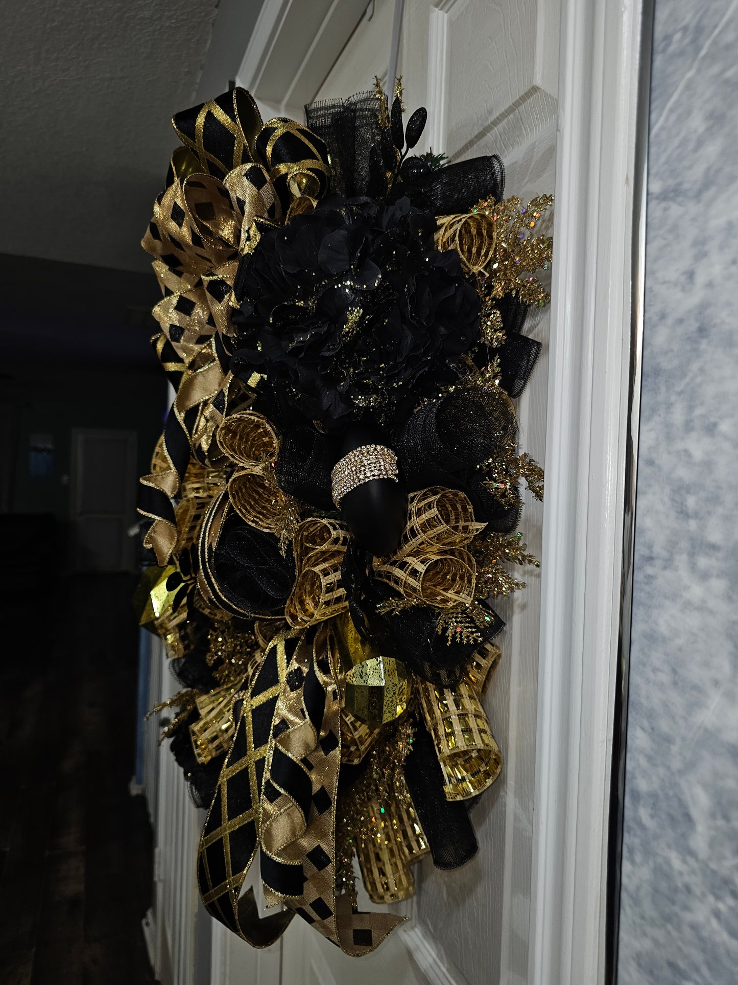 Midnight Luxe Elegance Wreath - Bold Sophistication