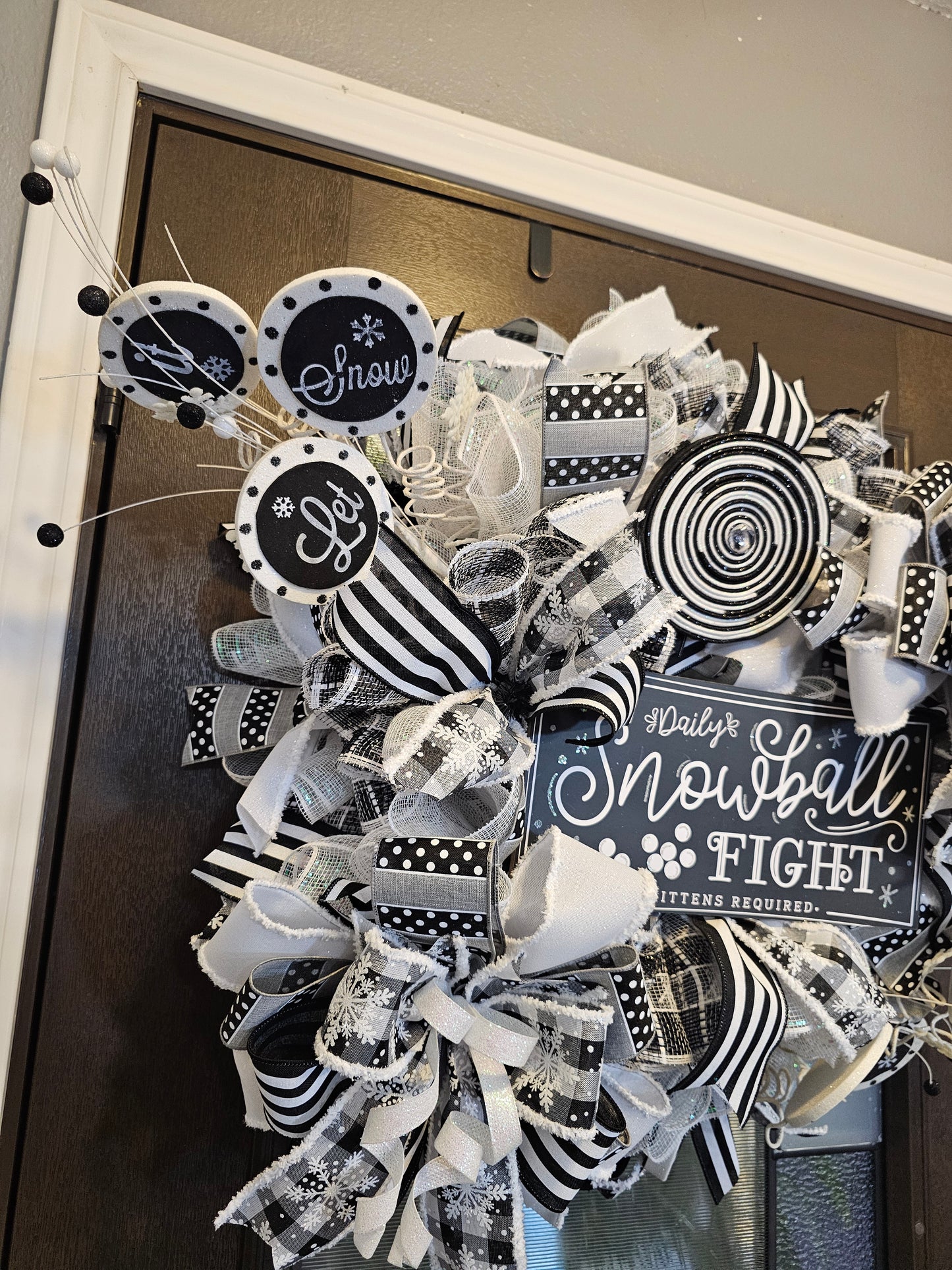 Monochromatic Snowball Fight