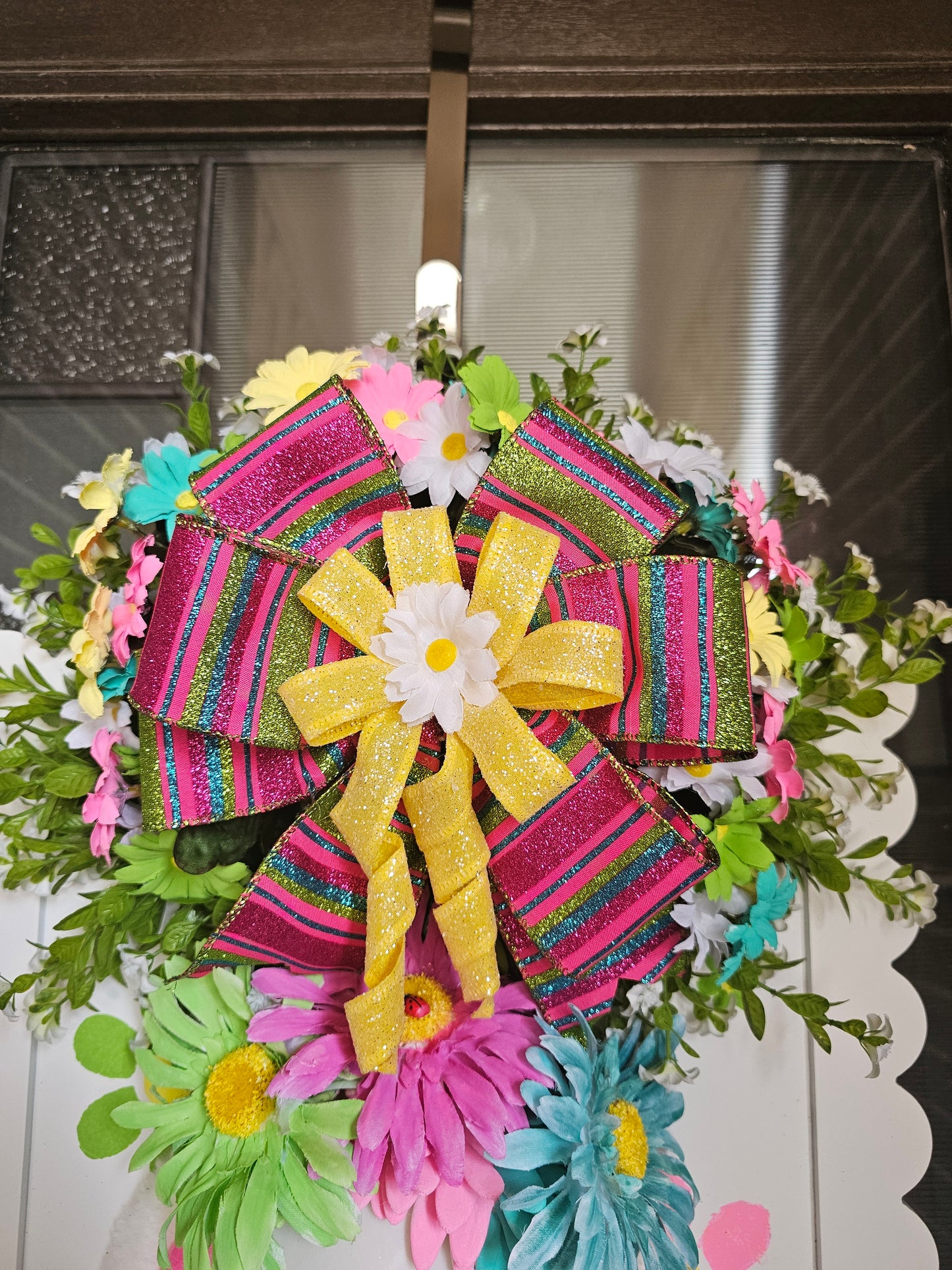 Hoppy Easter Bunny Scallop Door Decor