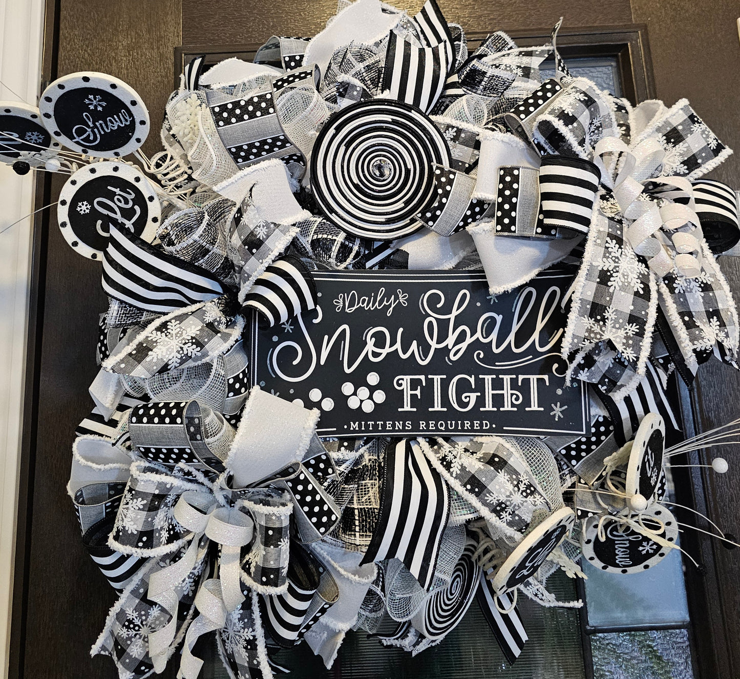 Monochromatic Snowball Fight