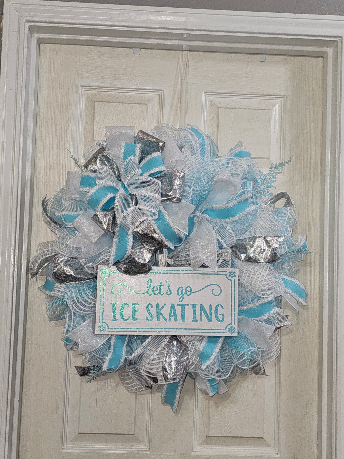 ❄️ Winter Wonderland Ice Skating Wreath ⛸️