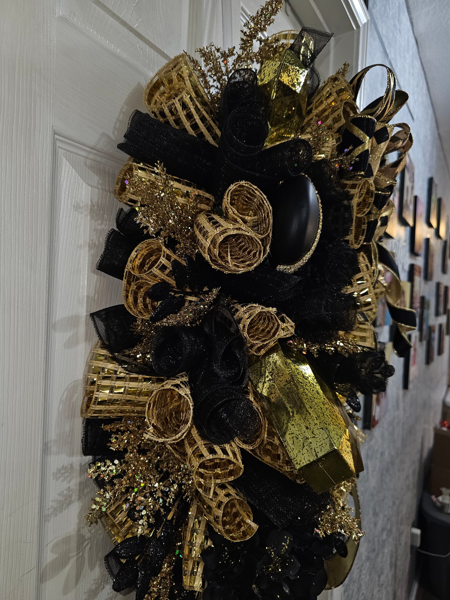 Midnight Luxe Elegance Wreath - Bold Sophistication