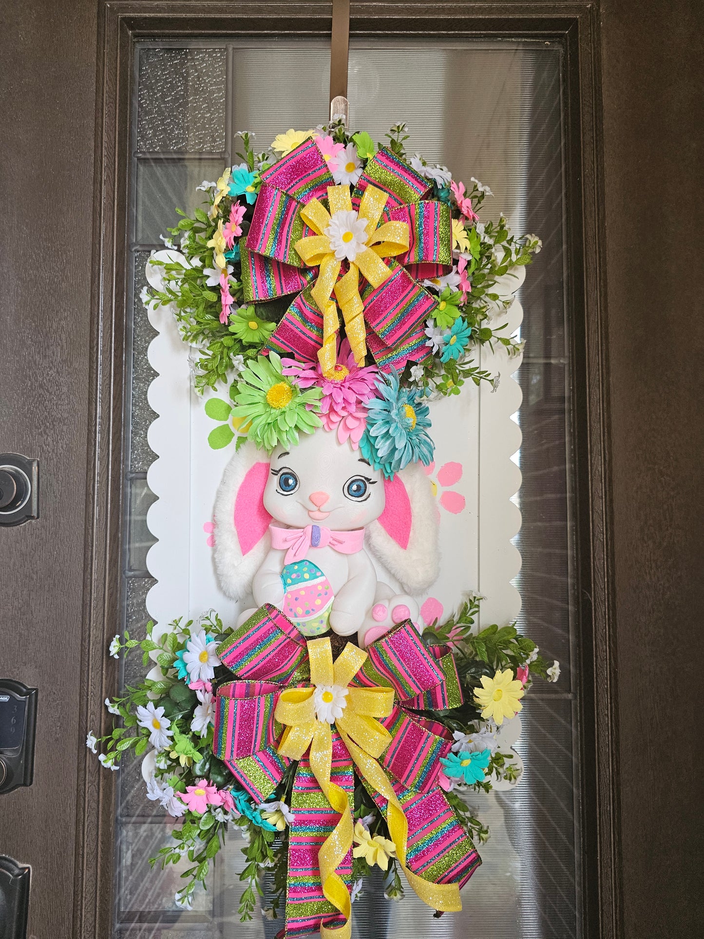 Hoppy Easter Bunny Scallop Door Decor